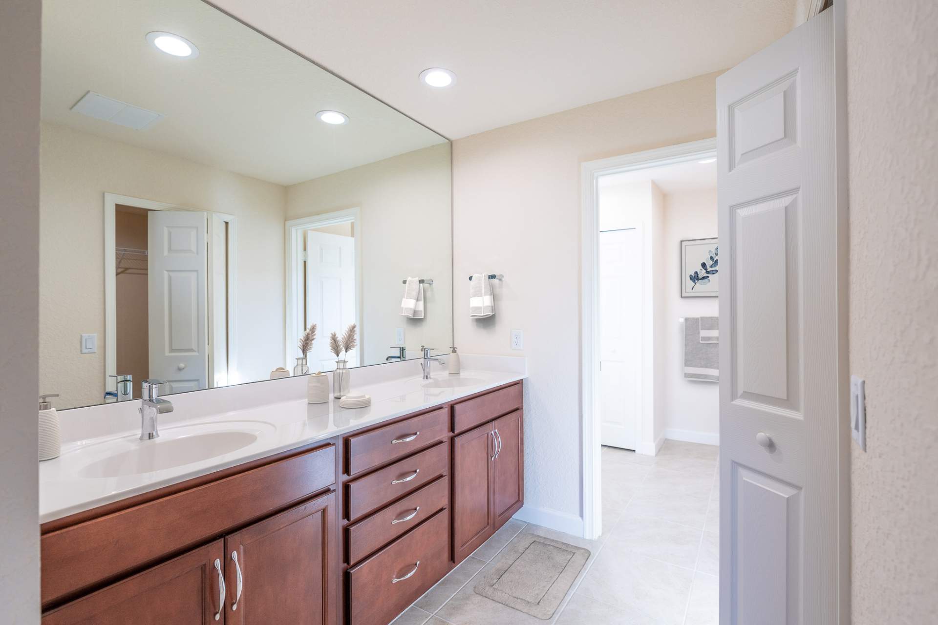 Carlton - Master Bath Vanity Area