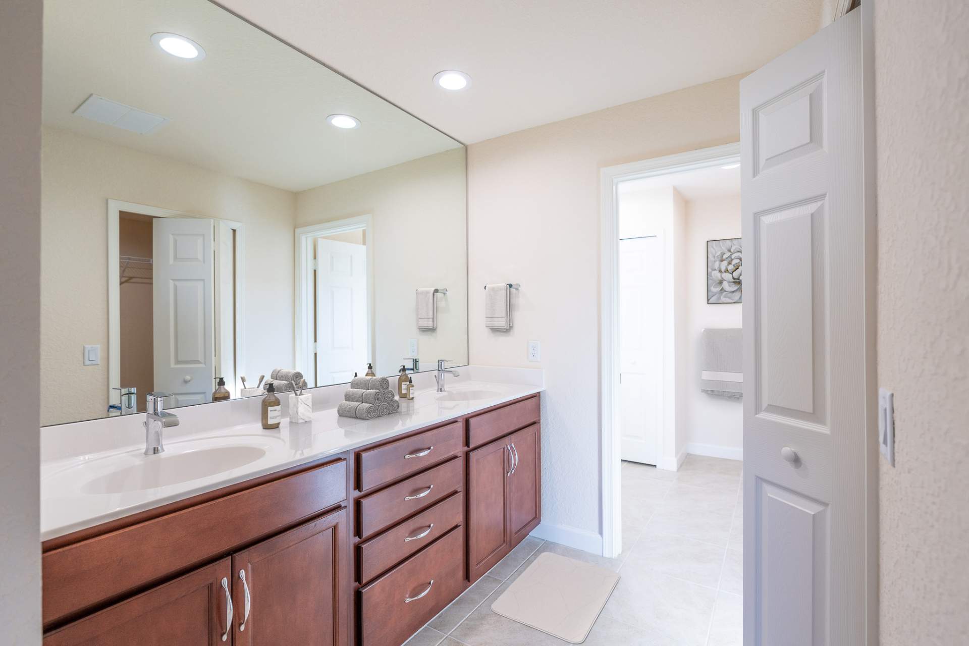 Manor - Master Bath Vanity Area