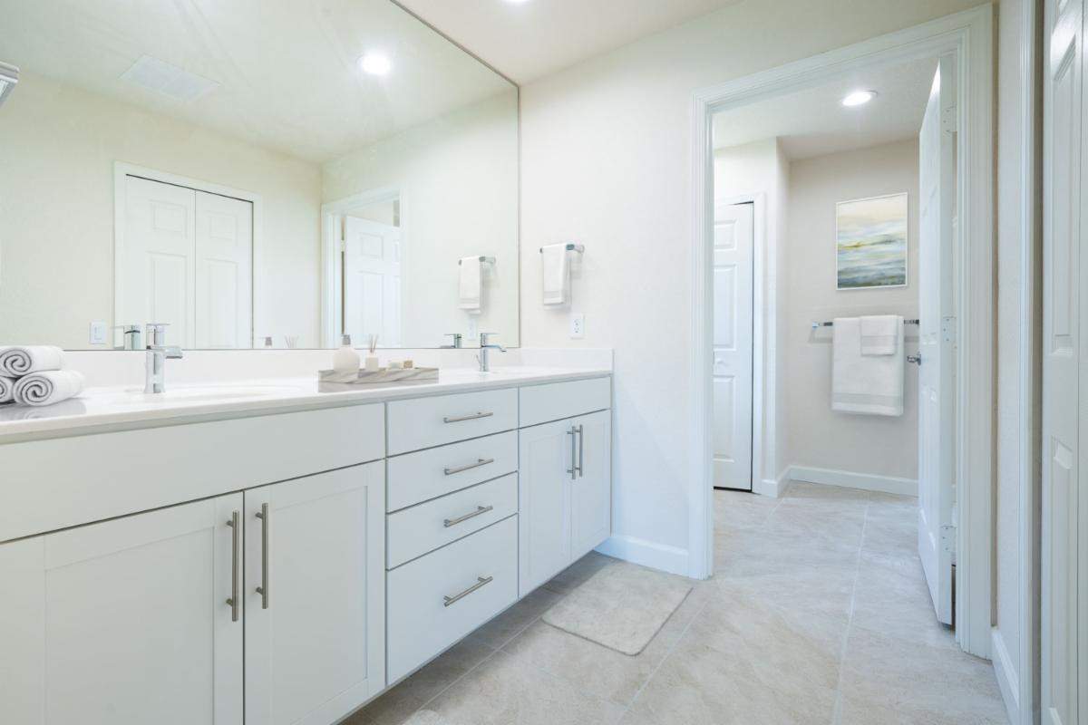 Windsor - Master Bath Vanity Area﻿